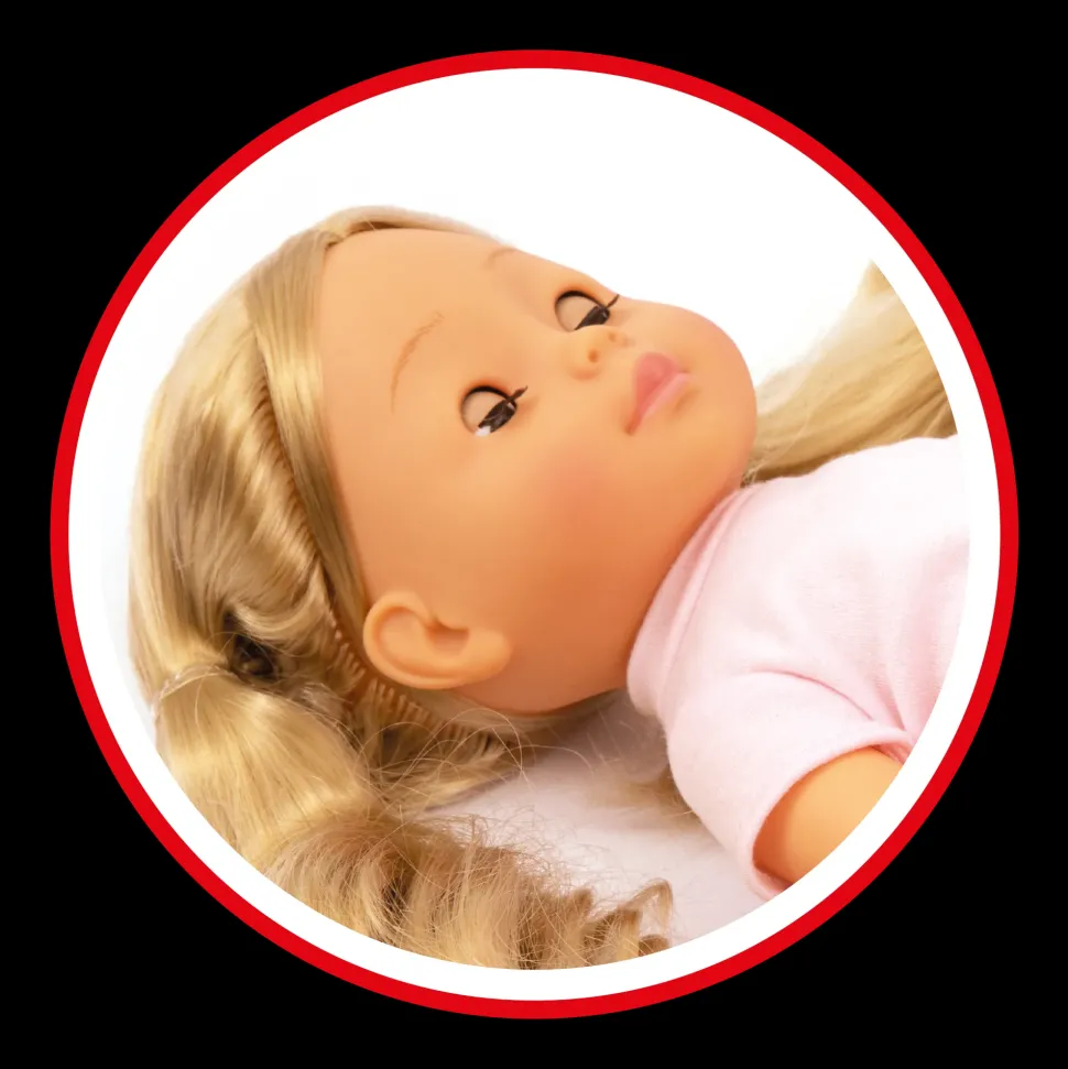 Bambola Walking In Paris