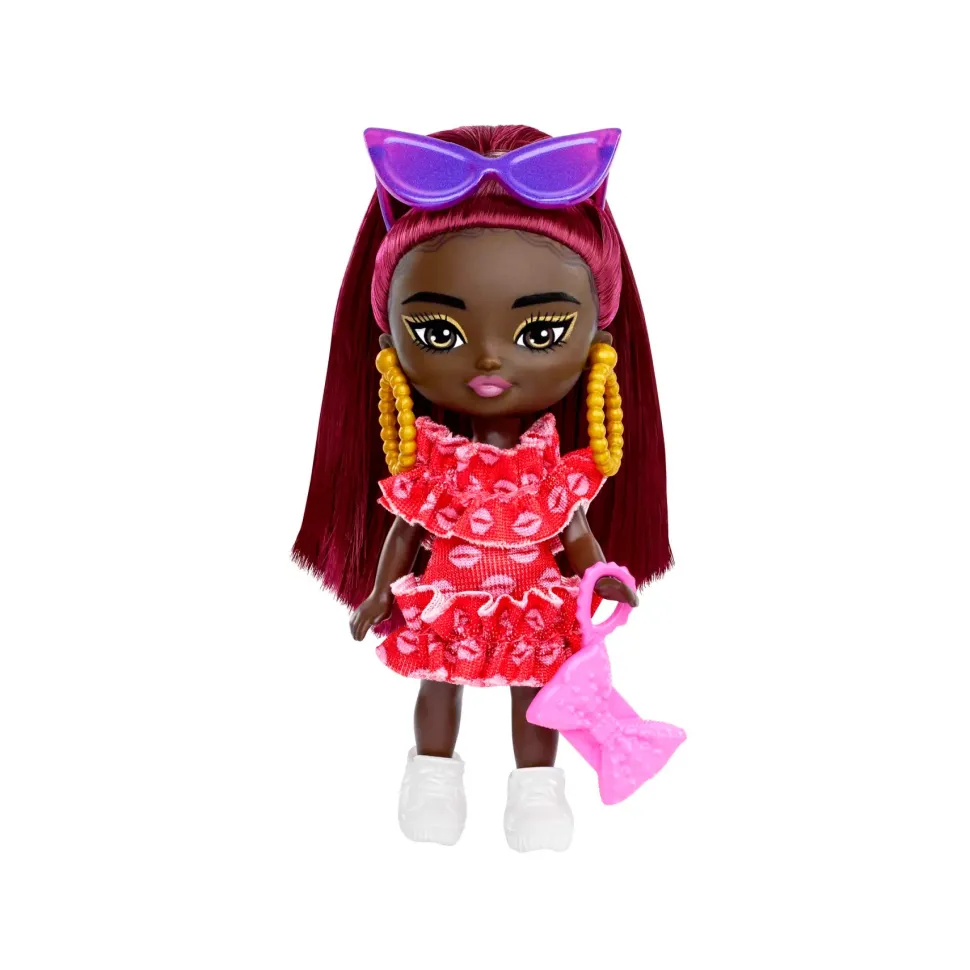 Barbie Barbie Extra Mini Minis, Bambola Con Capelli Bordeaux E Occhiali Da Sole, Abito Rosso Con Volant, Vestiti E Accessori, Giocattolo Per Bambini, 3+ Anni, Hln47