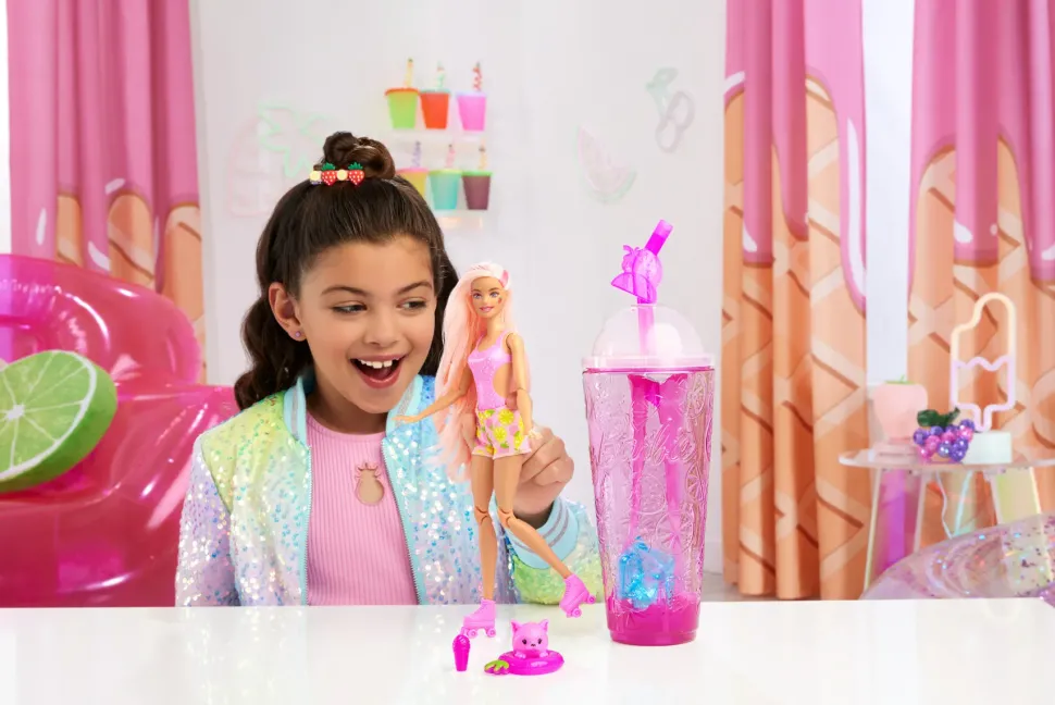 Barbie Pop! Reveal Serie Frutta Bambola, Tema Limonata Di Fragole Con 8 Sorprese Tra Cui Cucciolo E Accessori Slim