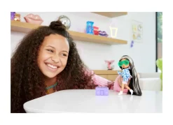 Barbie-Extra Minis Mini Bambola Articolata Con Giacca A Quadri E Morbidi Capelli Bicolore, Giocattolo Per Bambini 3+ Anni, Hgp64