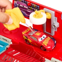 Cars Mack Officina Cambia Colore, Playset Con Truck E Saetta Mcqueen Trasformabili