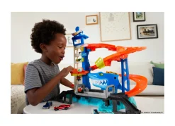 Hot Wheels City Set Super Squalo Playset Con 1 Macchinina Hot Wheels, Pista A Tema Nemesi, Si Collega Ad Altri Playset, Giocattolo Per Bambini Dai 4 Anni In Su