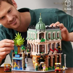 Lego 10297 Boutique Hotel, Set Modellini Da Costruire Per Adulti, Edificio Modulare Da Collezione Con 7 Minifigure