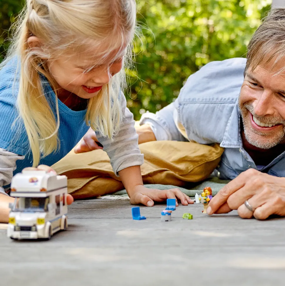 Lego City 60283 Camper Delle Vacanze, Set Di Costruzioni Con Roulotte Giocattolo E Minifigure, Giochi Per Bambini, Idee Regalo
