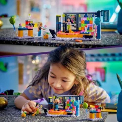 Lego Friends 42610 Karaoke Party, Giochi Musicali Per Bambini Di 6+ Anni Con Palco Girevole E 2 Mini Bamboline Di Liann E Nova
