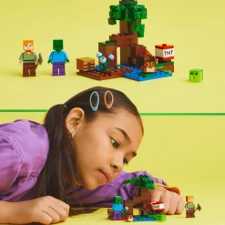 Lego Minecraft 21240 Avventura Nella Palude, Modellino Da Costruire Con Personaggi Di Alex E Zombie, Giochi Per Bambini