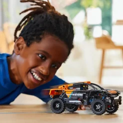 Lego Technic 42166 Neom Mclaren Extreme E Race Car, Macchina Giocattolo Con Funzione Pull-Back, Giochi Per Bambini Di 7+ Anni