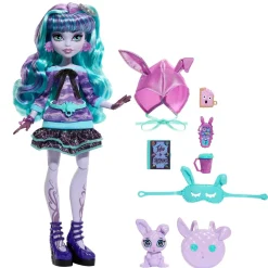Monster High Twyla Creepover Party, Bambola Con Outifit Dettagliato E Accessori Per Il Pigiama Party, Cucciolo Coniglietto Dustin Incluso