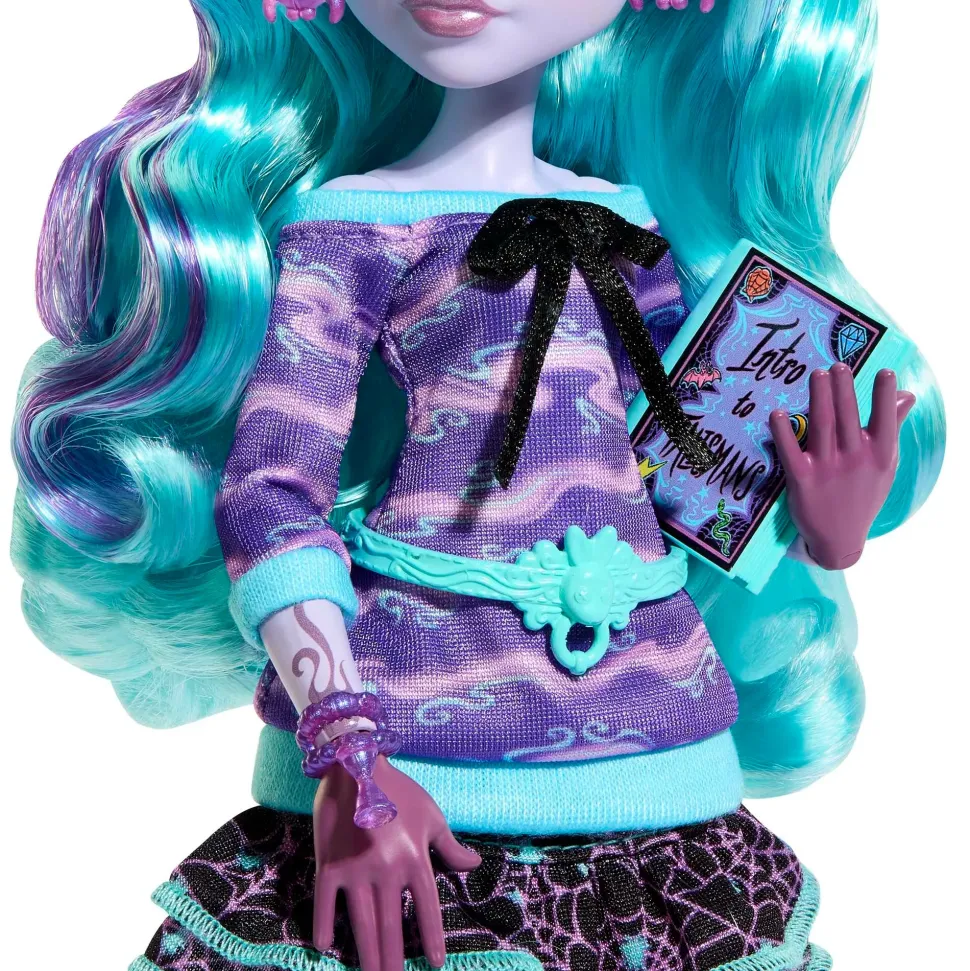 Monster High Twyla Creepover Party, Bambola Con Outifit Dettagliato E Accessori Per Il Pigiama Party, Cucciolo Coniglietto Dustin Incluso