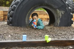 Nerf Elite Junior Set Voyage Target, Blaster In Gommapiuma Facile Da Usare, 20 Dardi Nerf Elite, 2 Bersagli, Per Giochi All'Aperto Di Bambini E Bambine, Dai 6 Anni In Su