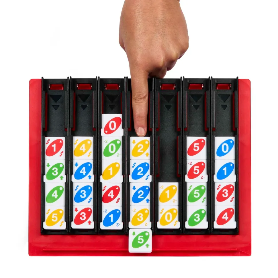 Uno Quattro, Posiziona Quattro Tessere E Abbina Colore E Numero